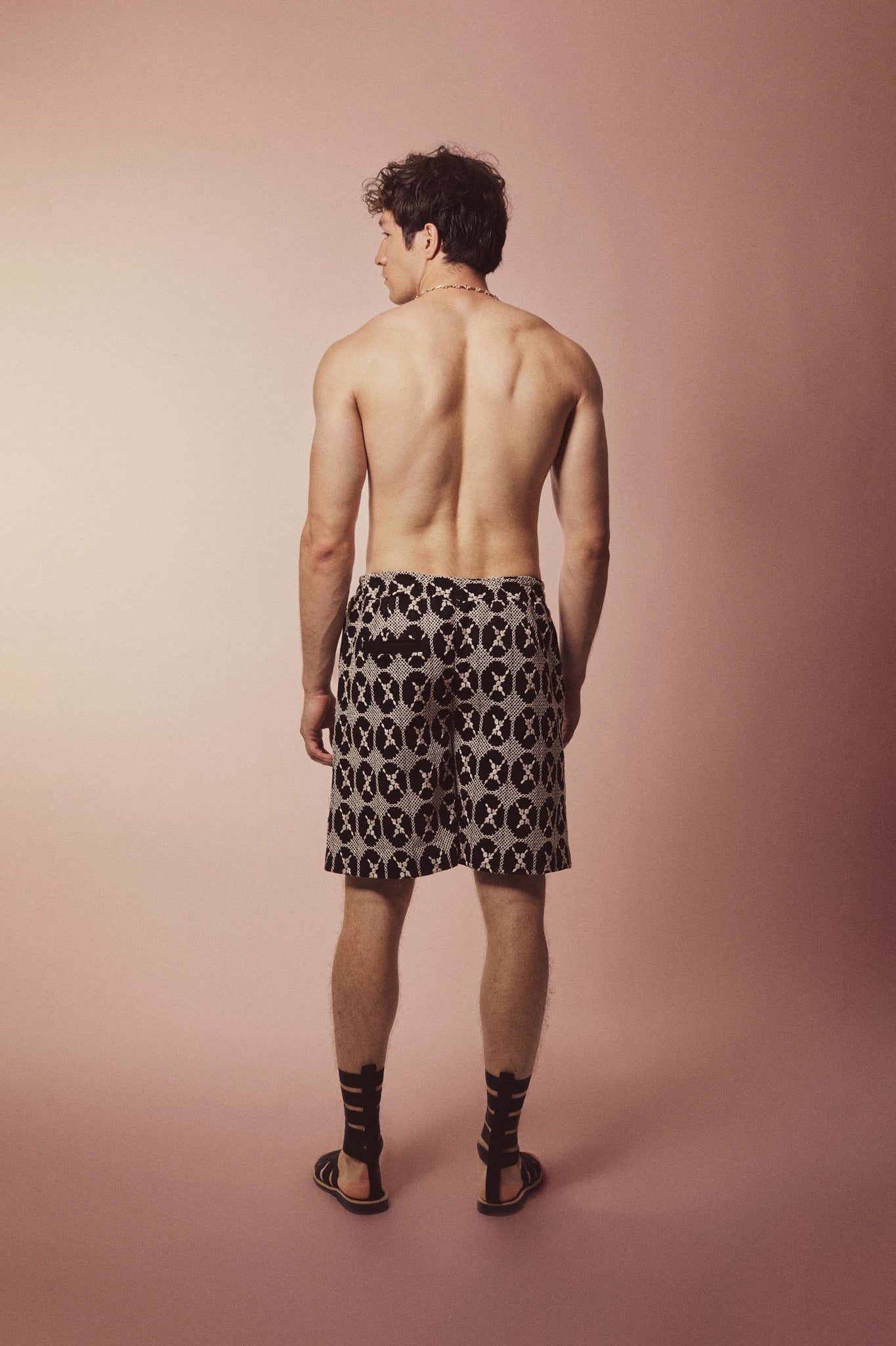 ACANTHUS Short